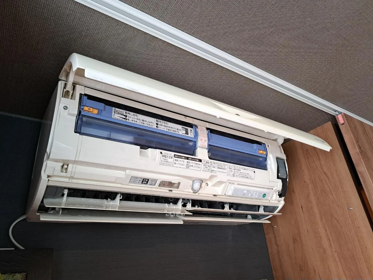 お掃除機能付きでもエアコン掃除をしないと汚れる？
