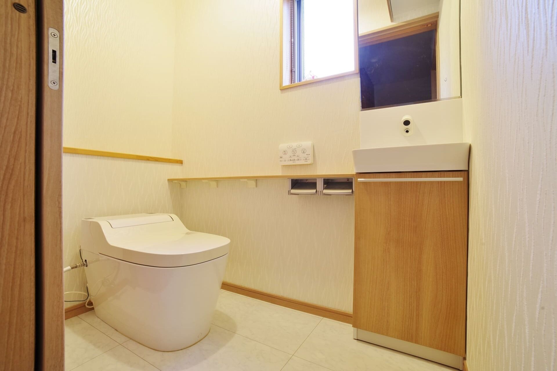 必要な機能が搭載されたトイレへ交換